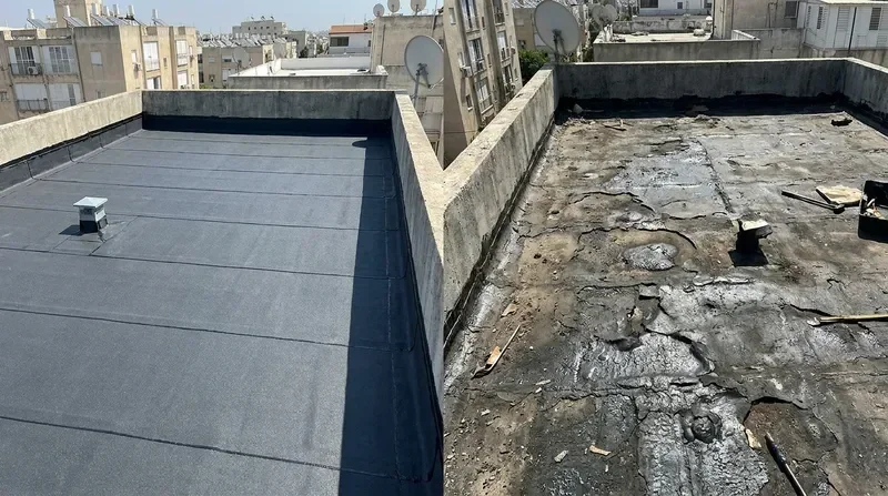 גג עם זיפות ישן: מתי עדיף לעבור ליריעות ביטומניות ומתי לא